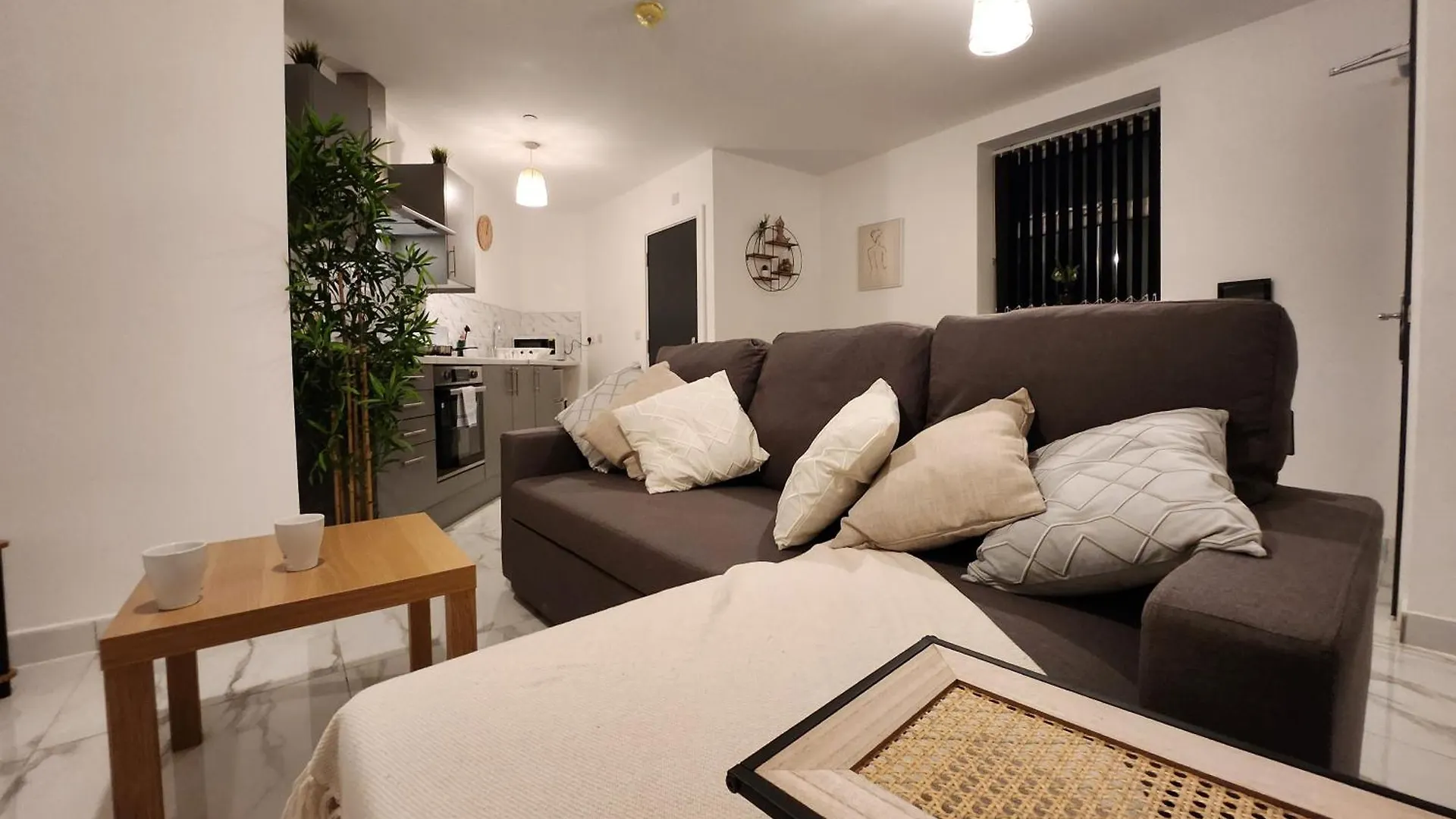 Apartment Supervalue Suite 1 - Fast Wifi, Hotel Linen, Keyless Entry, City Only 10 Mins - By Property Promise Cardiff United Kingdom