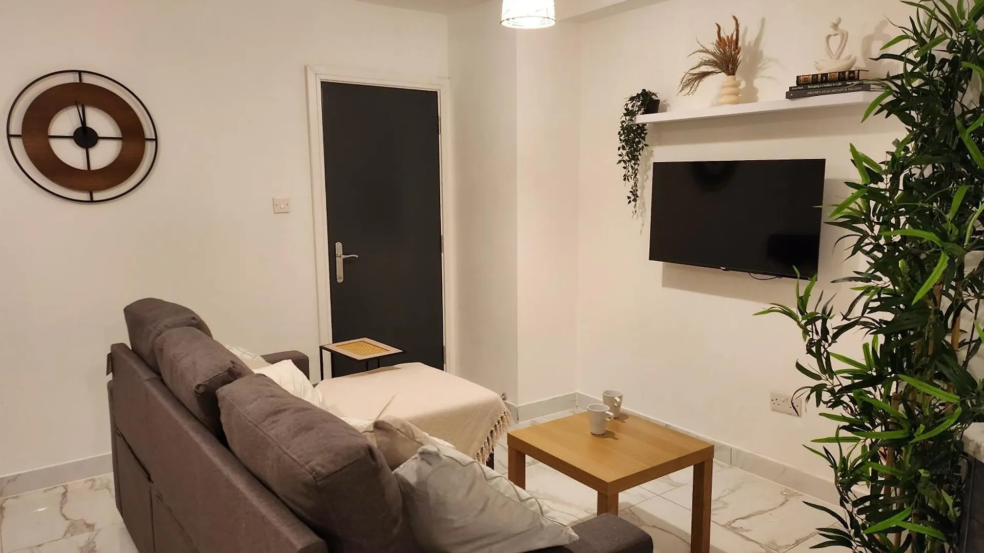 Apartment Supervalue Suite 1 - Fast Wifi, Hotel Linen, Keyless Entry, City Only 10 Mins - By Property Promise Cardiff United Kingdom