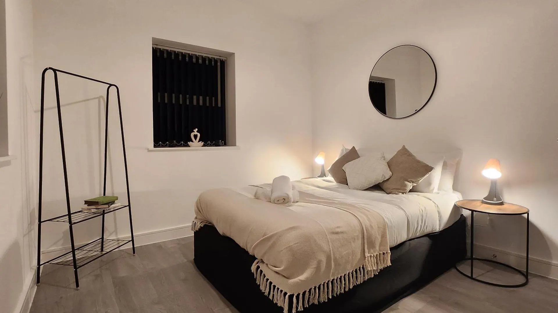 Apartment Supervalue Suite 1 - Fast Wifi, Hotel Linen, Keyless Entry, City Only 10 Mins - By Property Promise Cardiff