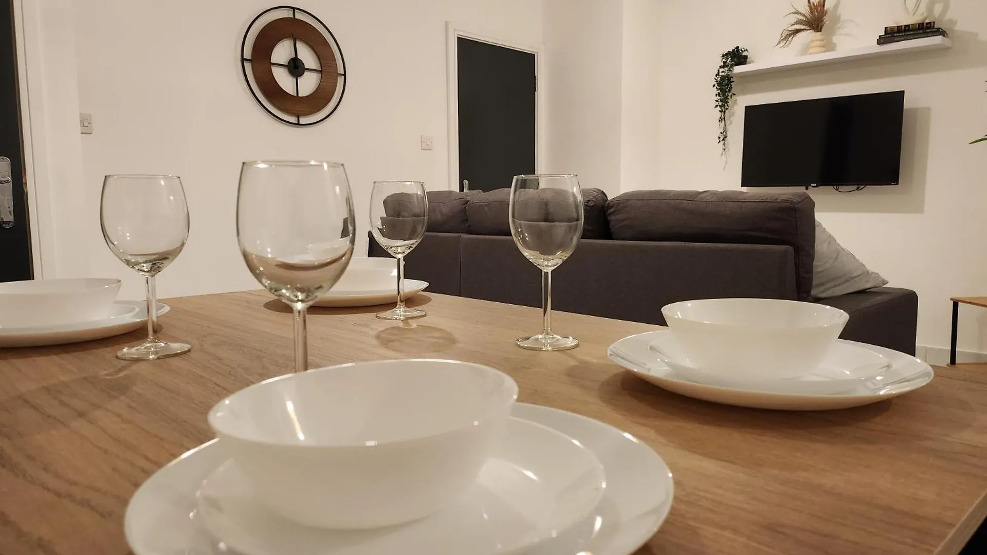 Supervalue Suite 1 - Fast Wifi, Hotel Linen, Keyless Entry, City Only 10 Mins - By Property Promise Cardiff 0*,  Egyesült Királyság