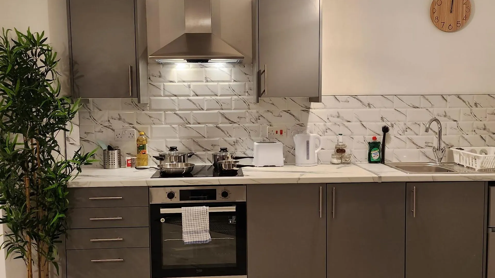 Apartman Supervalue Suite 1 - Fast Wifi, Hotel Linen, Keyless Entry, City Only 10 Mins - By Property Promise Cardiff
